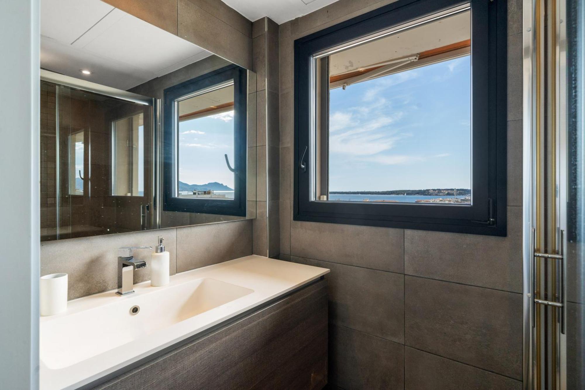 5 Bedroom Penthouse - Ocean View Appartement Cannes