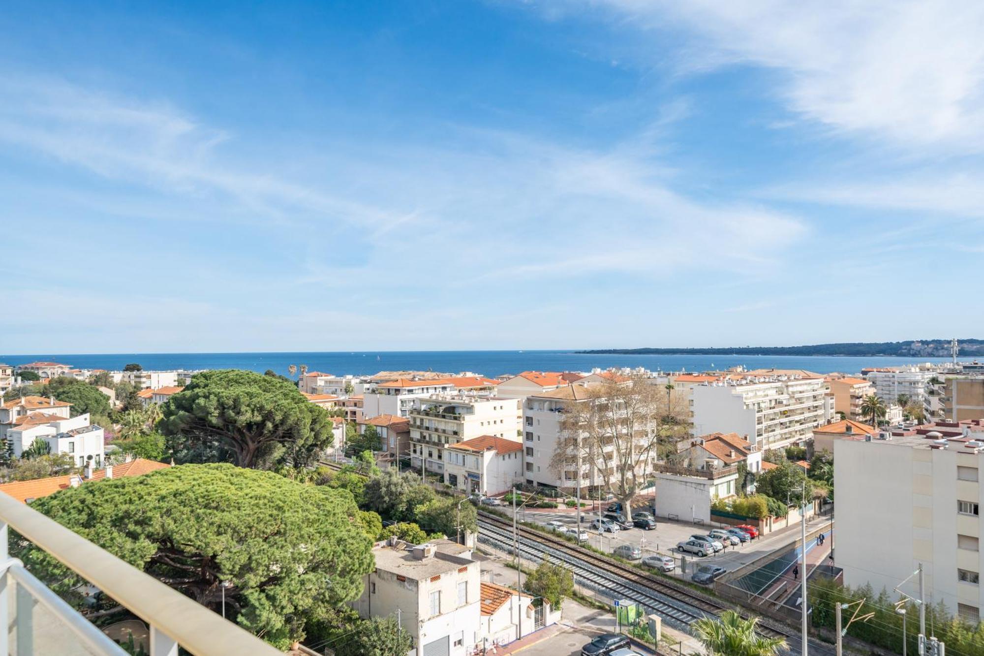 5 Bedroom Penthouse - Ocean View Cannes