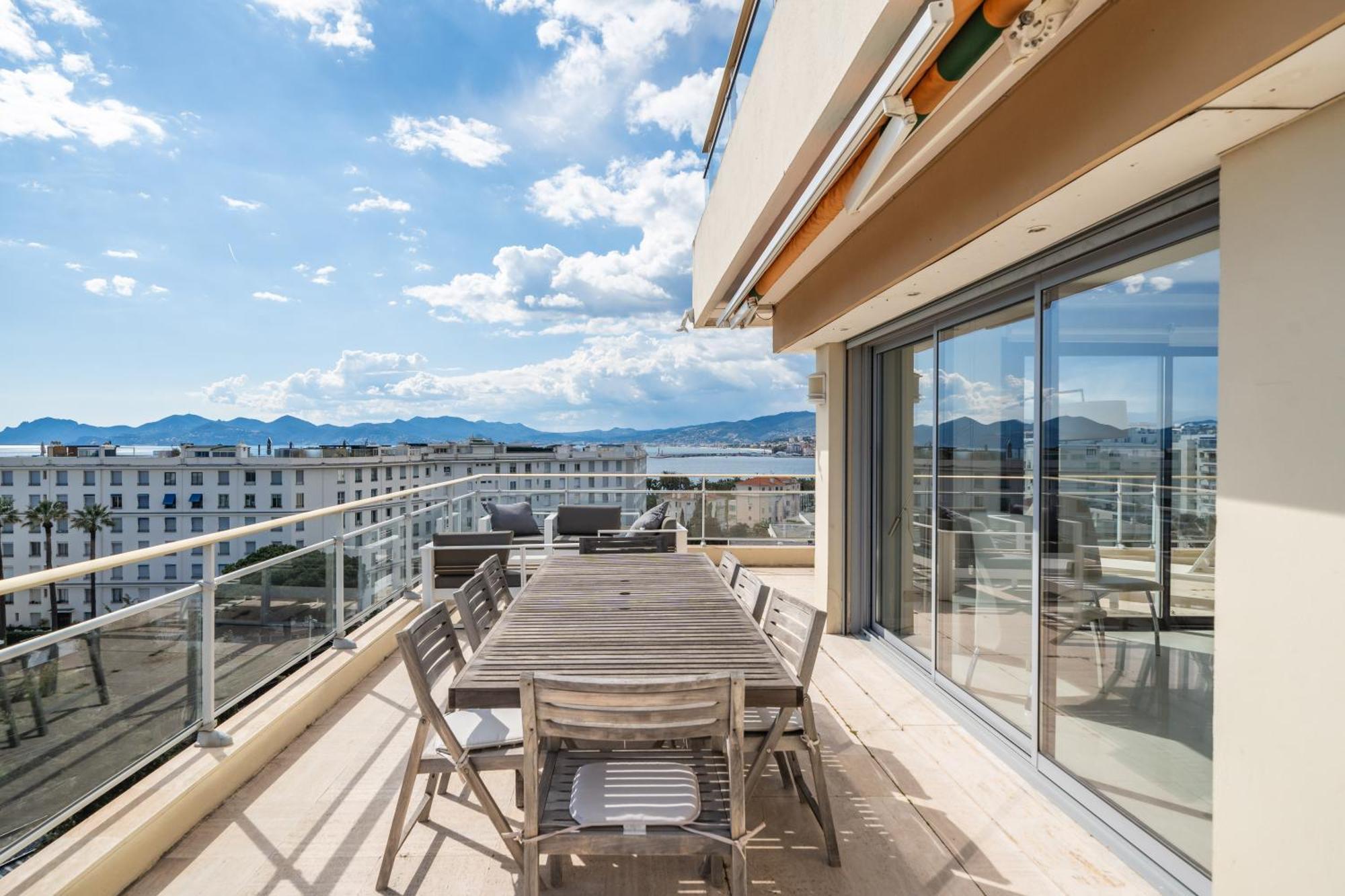 5 Bedroom Penthouse - Ocean View * Cannes