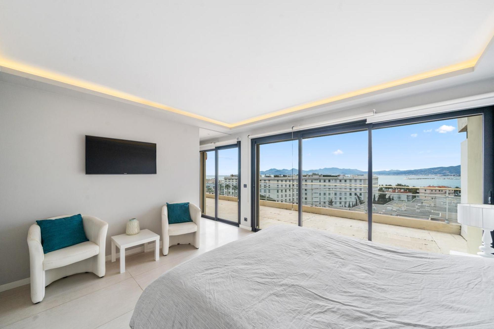 5 Bedroom Penthouse - Ocean View * Cannes