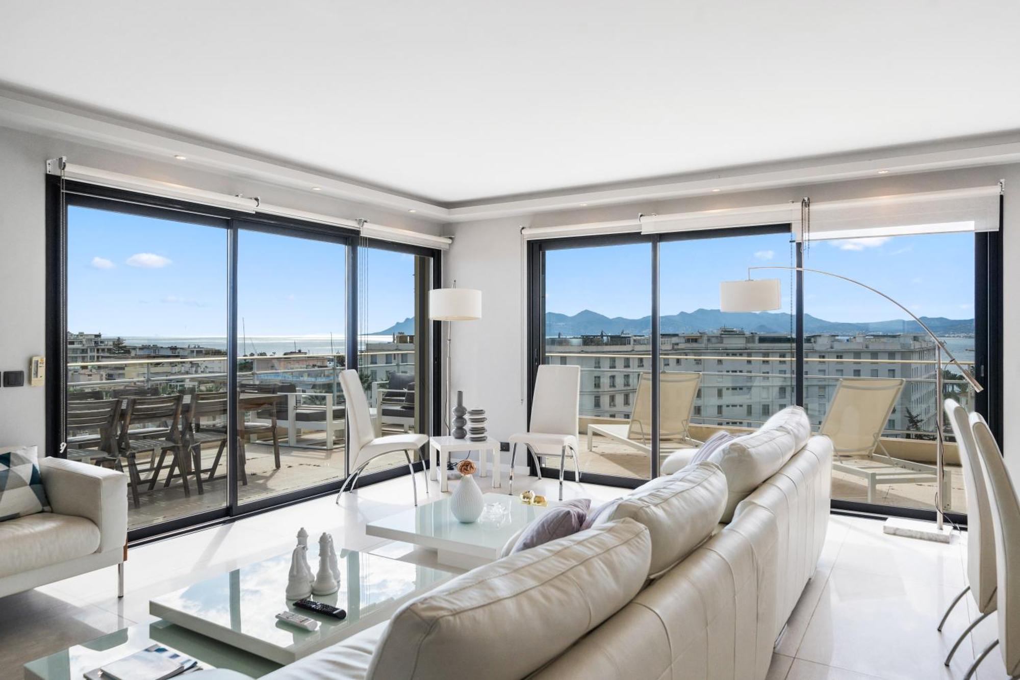 5 Bedroom Penthouse - Ocean View Apartment *